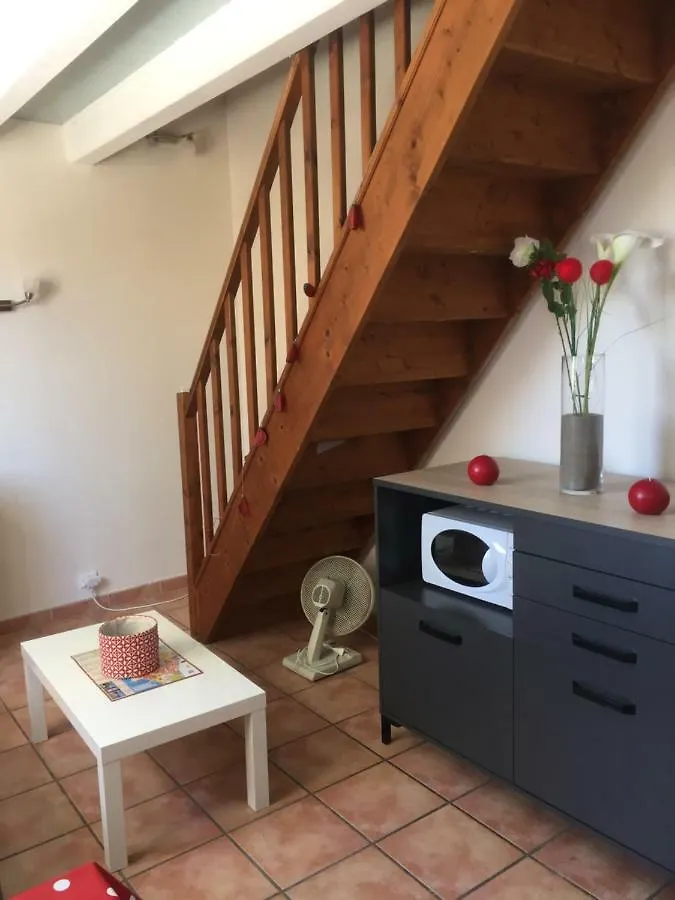 L'Appartement De L'Eglise Saintes-Maries-de-La-Mer 0*,